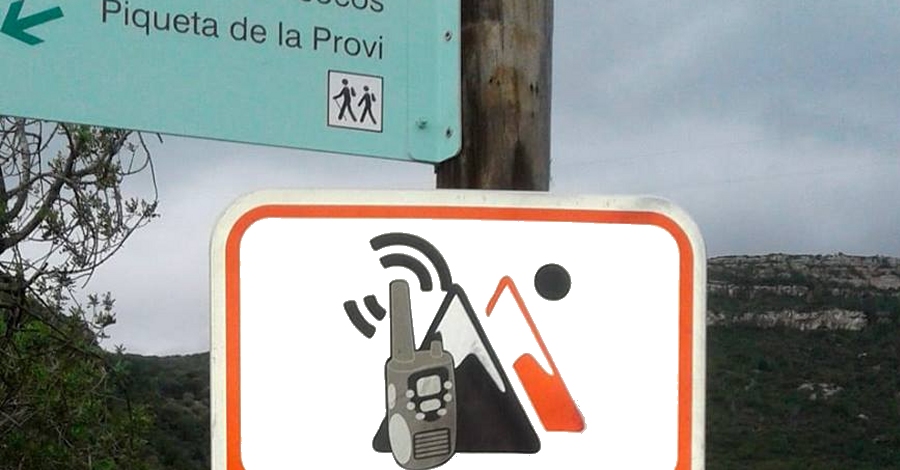 La Rpita installa panells que informen com comunicar-se dins la Serra de Montsi | EbreActiu.cat, revista digital d’oci actiu | Terres de l’Ebre ...