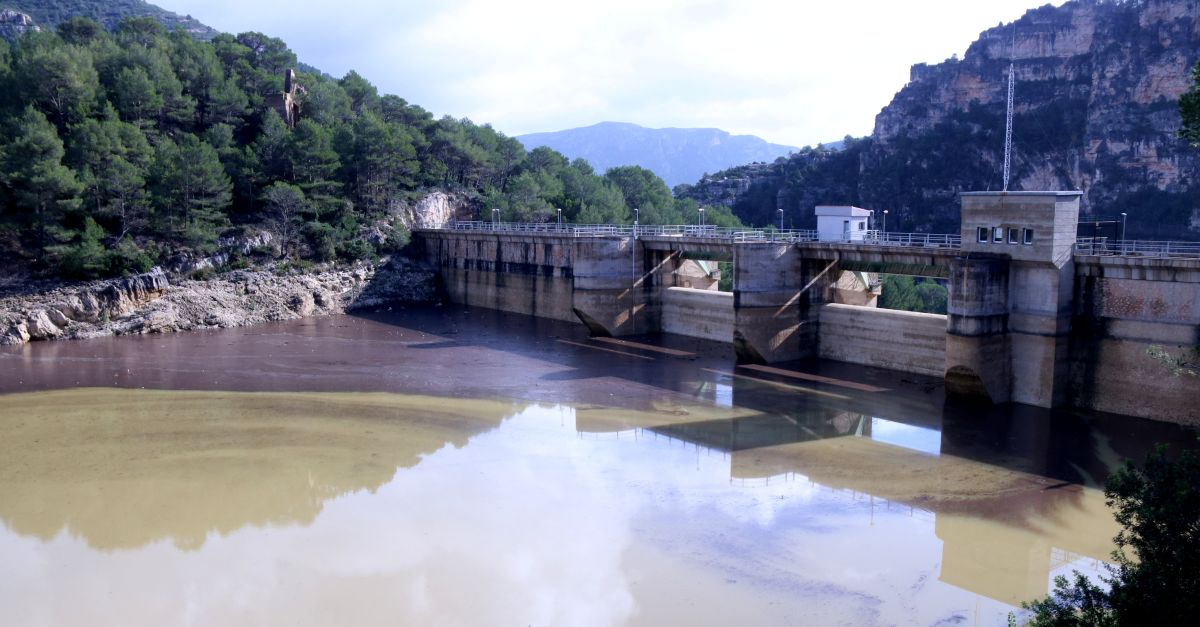 El pant d’Ulldecona passa d’estar buit a acumular sis hectmetres cbics d’aigua en noms una setmana | EbreActiu.cat, revista digital d’oci actiu | Terres de l’Ebre ...