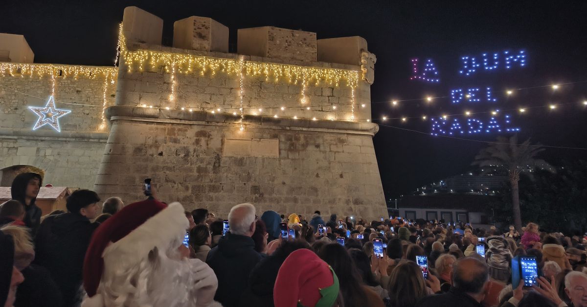 Penscola illumina el seu cel per a per a encendre el seu espectacular enllumenat nadalenc | EbreActiu.cat, revista digital d’oci actiu | Terres de l’Ebre ...