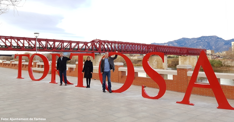 Tortosa instala un photocall con el nombre de la ciudad como herramienta de promocin turstica | EbreActiu.cat, revista digital de ocio activo | Terres de l’Ebre...