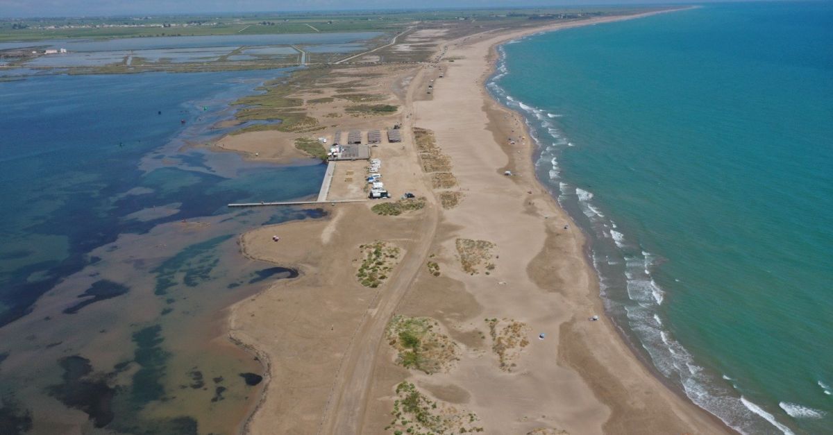 La platja del Trabucador rep el guard de Platges Verges d’Ecologistes en Acci | EbreActiu.cat, revista digital d’oci actiu | Terres de l’Ebre ...