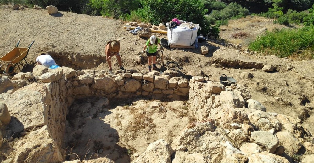 Les excavacions al jaciment de l’Assut de Tivenys confirmen l’existncia d’una porta monumental d’accs al poblat | EbreActiu.cat, revista digital d’oci actiu | Terres de l’Ebre ...