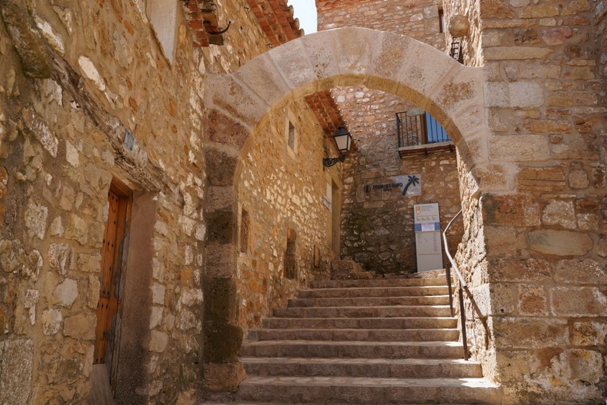 Un paseo por la historia de la humanidad desde el Alt Maestrat Human Land | EbreActiu.cat, revista digital de ocio activo | Terres de l’Ebre...