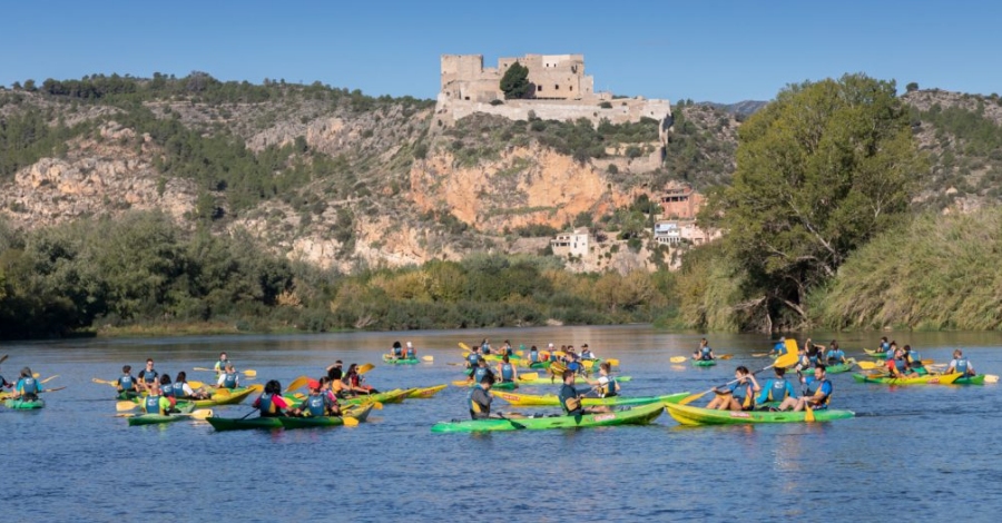 Ms d’un centenar d’estudiants i personal de la URV participen en la cinquena Piraguada per l’Ebre | EbreActiu.cat, revista digital d’oci actiu | Terres de l’Ebre ...