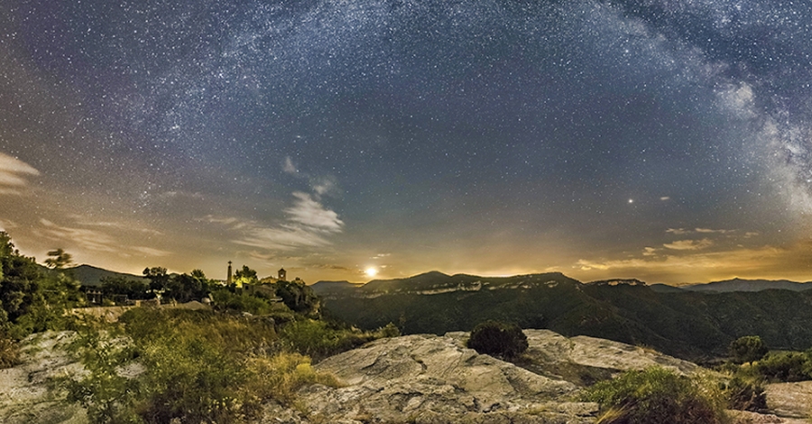 Prades apaga els llums i encn els estels | EbreActiu.cat, revista digital d’oci actiu | Terres de l’Ebre ...