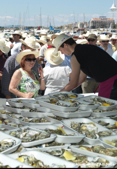 L’Ampolla repartir 2.500 quilos d’ostres en la XXVIII Diada de l’Ostra del Delta | EbreActiu.cat, revista digital d’oci actiu | Terres de l’Ebre ...