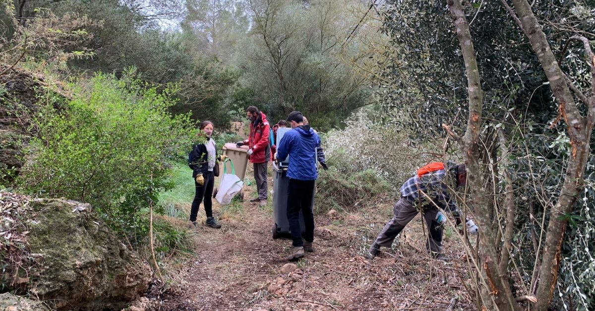 Retiren ms de 3.000 quilos de brossa, runa i deixalles a l’entorn de l’Ebre a Miravet | EbreActiu.cat, revista digital d’oci actiu | Terres de l’Ebre ...