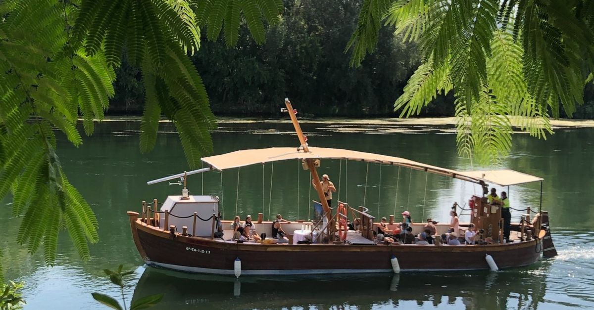 Passejada a bord del llat Lo Roget fins a lembarcador de Vinebre