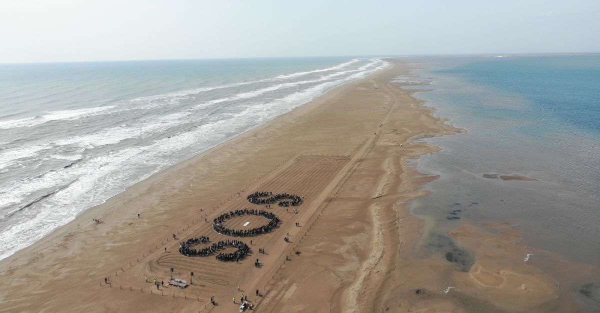 Centenars de persones formen un gran SOS com a crit d’alerta per la regressi del delta de l’Ebre | EbreActiu.cat, revista digital d’oci actiu | Terres de l’Ebre ...