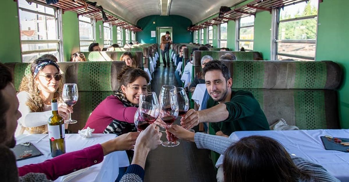 Cata de vinos en el tren histrico