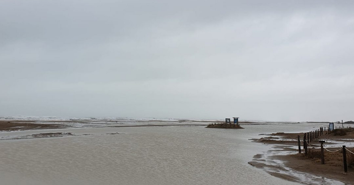 El temporal inunda la barra del Trabucador i provoca tres petits trencaments que impedeixen l’accs a les salines | EbreActiu.cat, revista digital d’oci actiu | Terres de l’Ebre ...