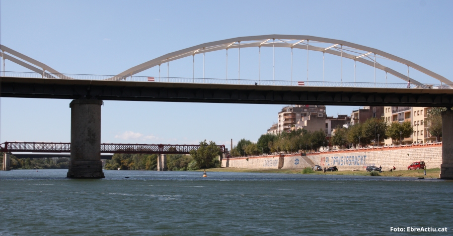 Tortosa installa plafons turstics que interpreten la histria dels ponts de la ciutat | EbreActiu.cat, revista digital d’oci actiu | Terres de l’Ebre ...