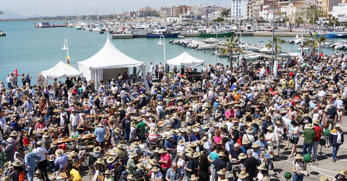 La Diada de l’Ostra del Delta de l’Ampolla reparteix 19.000 ostres demostrant la gran qualitat del producte | EbreActiu.cat, revista digital d’oci actiu | Terres de l’Ebre ...